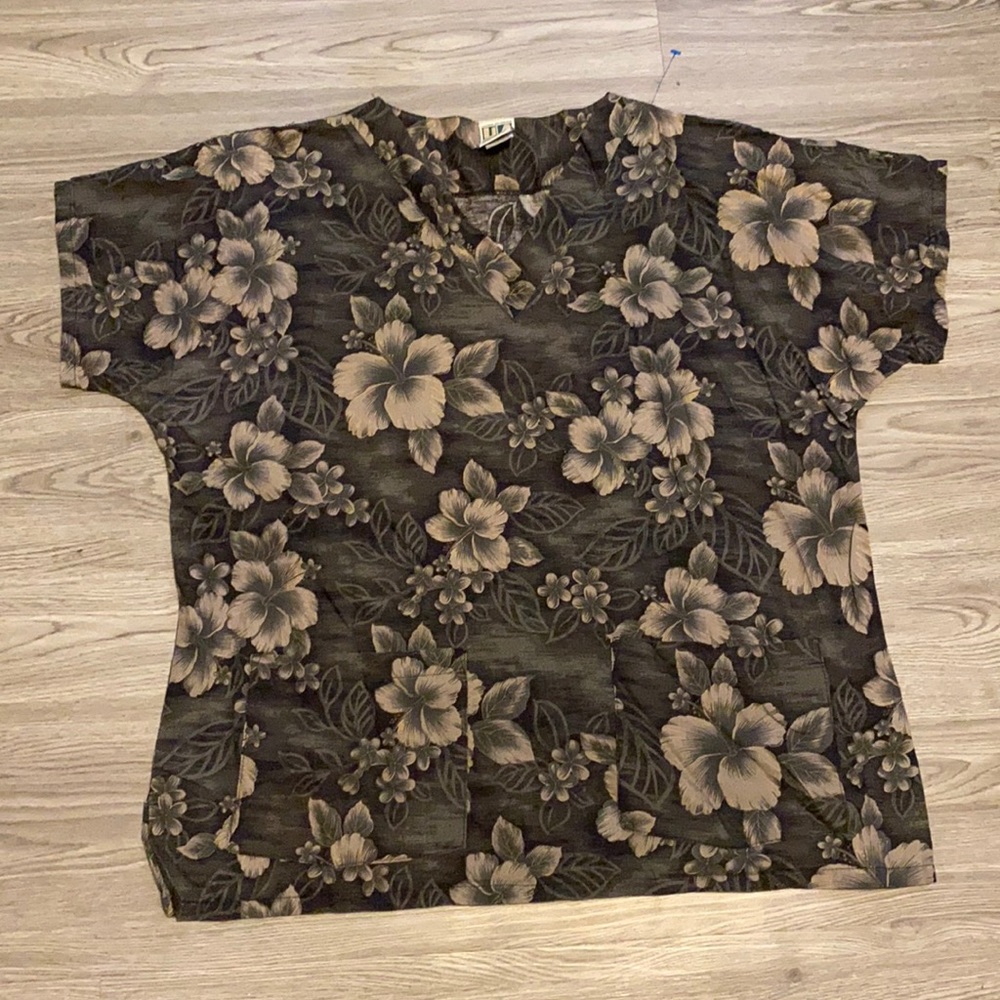 UA Scrub top